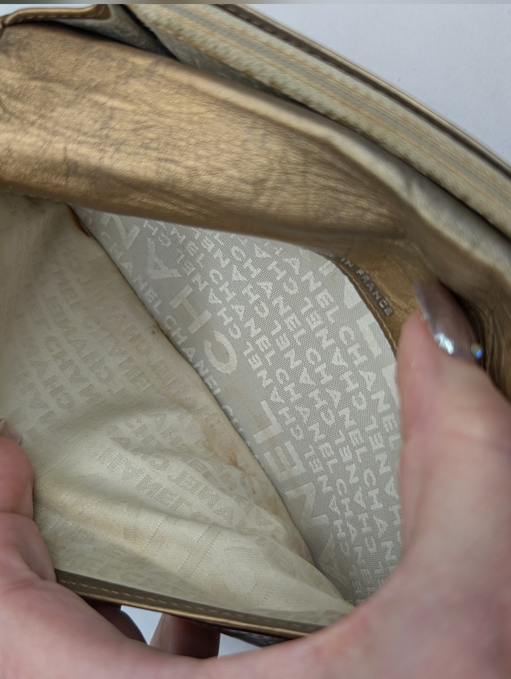 Chanel Quilted CC Wallet in Metallic Gold W/Authenticity Card - Picture 4 of 11